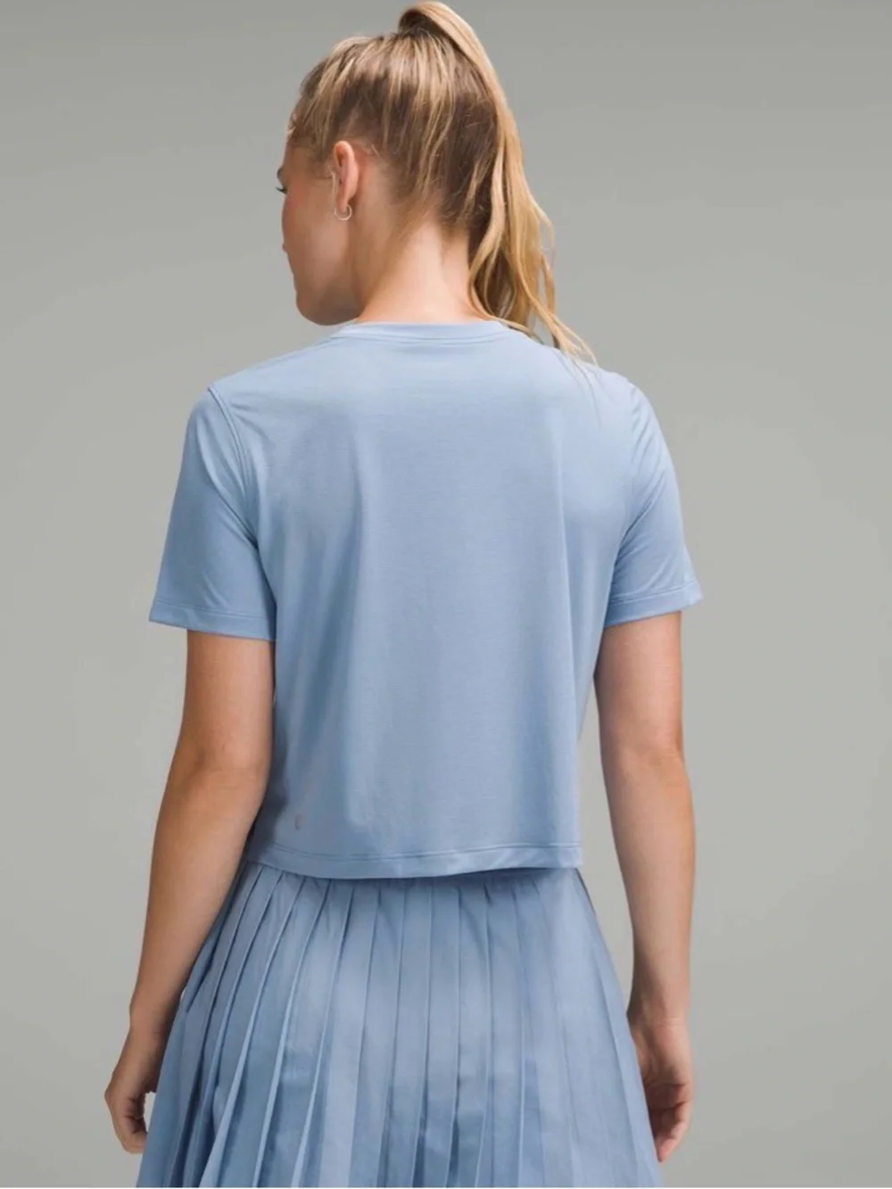 Lululemon Ultralight Waist-Length T-Shirt Size 6 Blue Willow Crop Workout Active